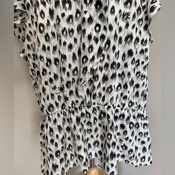 Lane Bryant V Neck Flutter Sleeve Animal Print Blouse - Picture 4 of 9